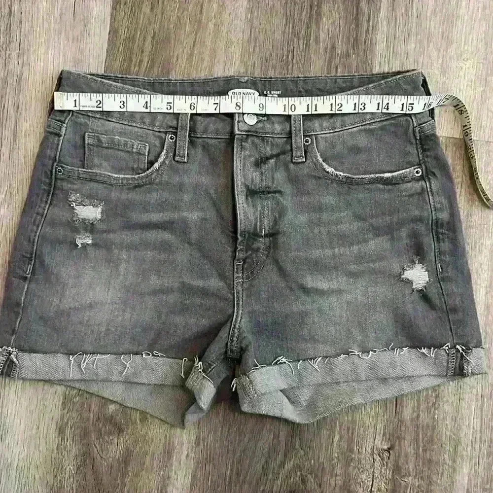 Old Navy O.G. Short High Rise distressed shorts - Picture 6 of 10